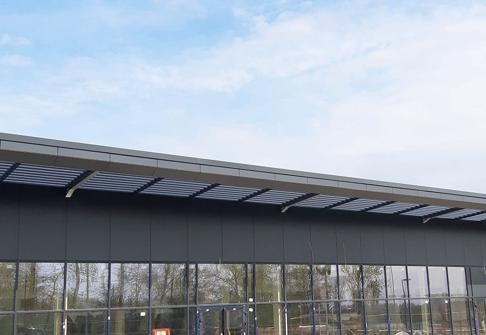 Premier Inn Willen Lake brise soleil