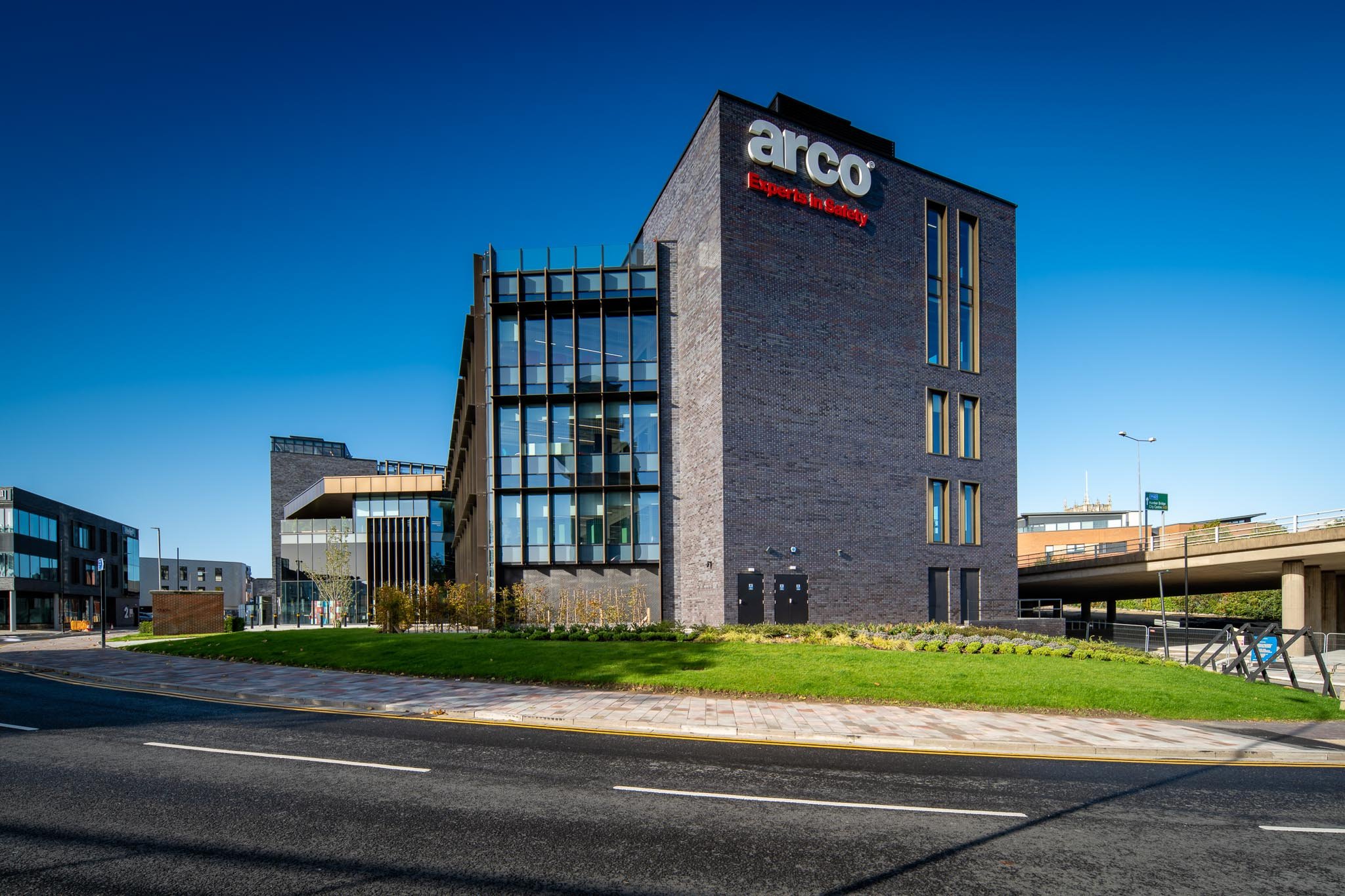EX30507_5196_ARCO OFFICE_COMMERCIAL_ARCHITECTURAL FACADE_PRO_HULL_4STAR-48