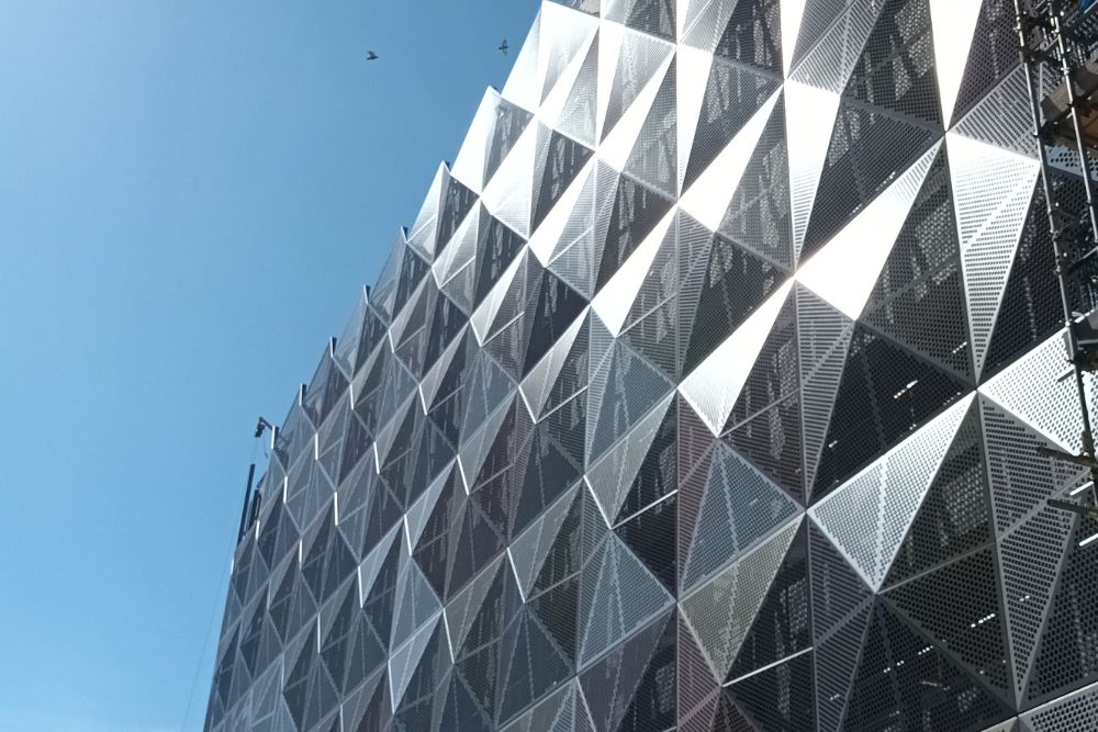 Brentford multi-storey receives Maple makeover with 3D diamond façade